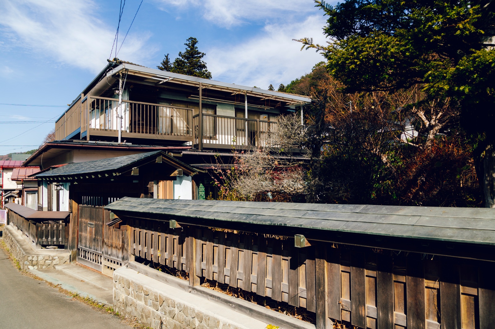 大工の名工が拘って作った木造建築。 蔵付き600万円 ※売買契済 | ウツリスム 長野県富士見町にくらす